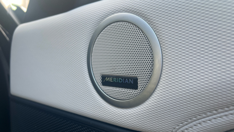 Land Rover Discovery 3.0 D300 R-Dynamic SE 5dr Auto Diesel Station Wagon